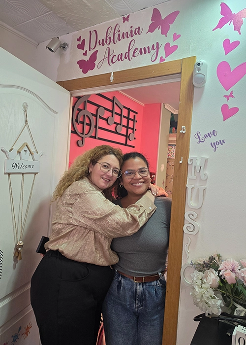 Profesoras de academia de idiomas Dublinia Academy